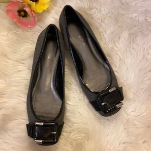 Bandolino Dark Gray & Black Flats